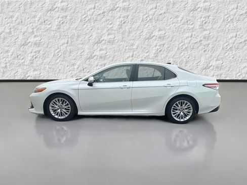 Used 2018 Toyota Camry XLE FWD image 6