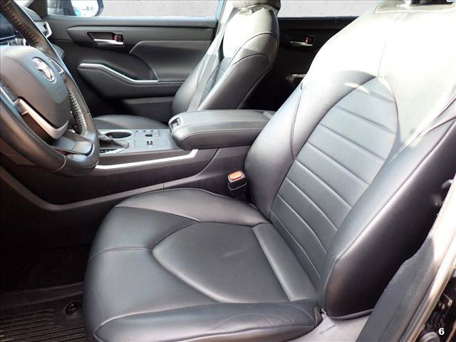 Used 2023 Toyota Highlander XLE AWD/4WD image 11