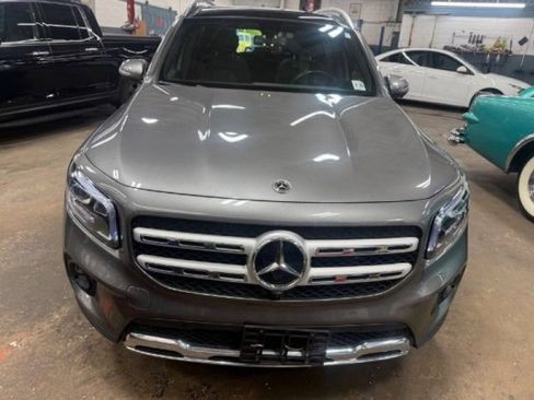 Used 2021 Mercedes-Benz GLB 250 4MATIC image 2