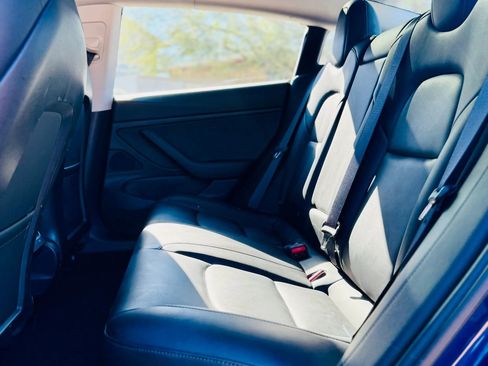 Used 2018 Tesla Model 3 Mid Range image 18