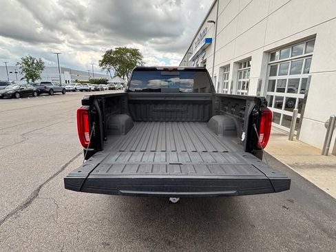 Used 2024 GMC Sierra 1500 Denali w/ Technology Package AWD/4WD image 7