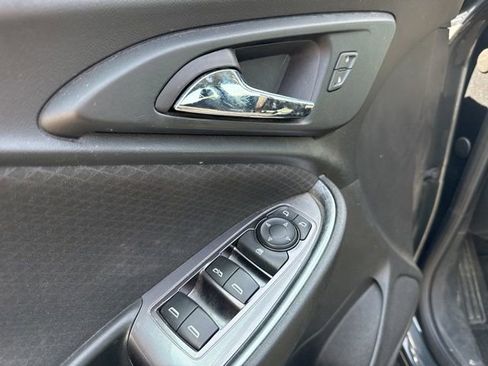 Used 2018 Chevrolet Malibu LT FWD image 11