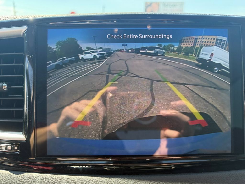 Used 2023 Chrysler Pacifica Touring-L FWD image 36