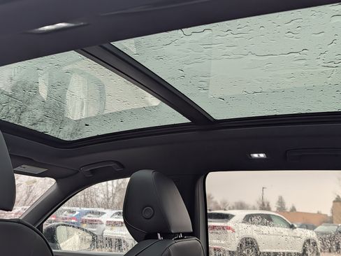 New 2026 Volkswagen Tiguan SE R-Line AWD/4WD image 8