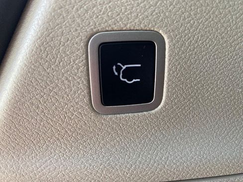 Used 2022 Chrysler Pacifica Touring-L FWD image 63