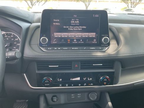 Used 2025 Nissan Rogue SV FWD image 25