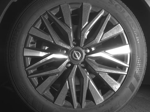 Used 2025 Nissan Altima 2.5 SV FWD image 12