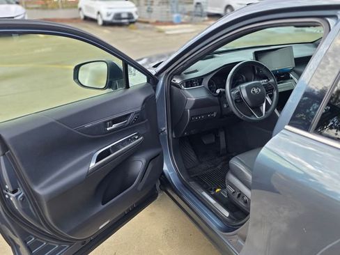 Used 2022 Toyota Venza Limited w/ Advanced Technology Package image 37