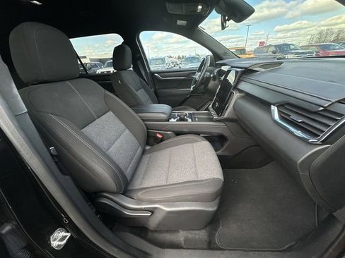 Used 2025 GMC Acadia Elevation image 25