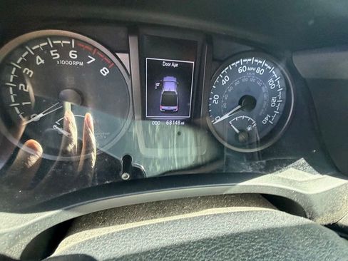 Used 2020 Toyota Tacoma TRD Sport w/ Technology Package RWD image 6