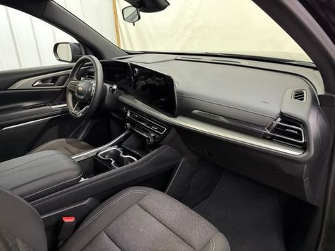Used 2025 Chevrolet Traverse LT AWD/4WD image 28
