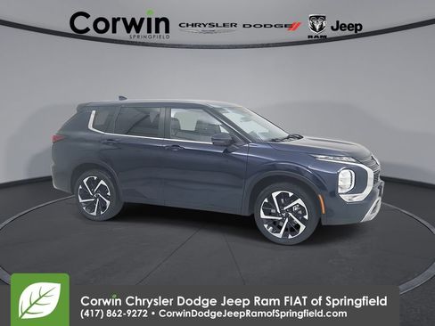 Used 2024 Mitsubishi Outlander SE image 1