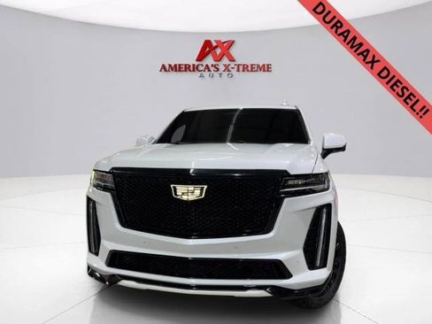 Used 2021 Cadillac Escalade Luxury RWD image 2