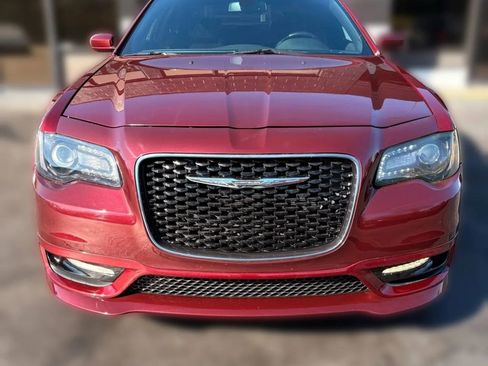 Used 2018 Chrysler 300 S w/ S Model Appearance Package RWD image 8
