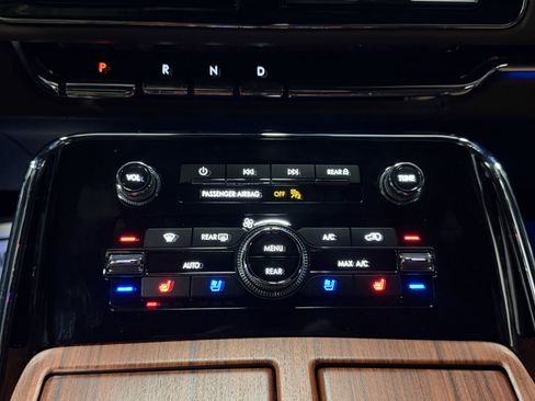 Used 2024 Lincoln Navigator Reserve image 16