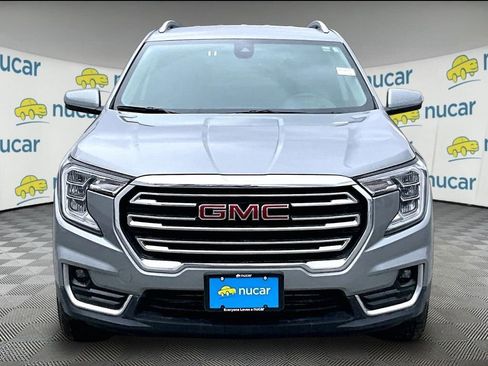 Used 2024 GMC Terrain SLT image 2