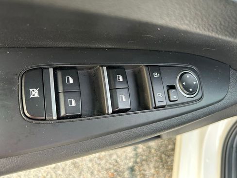 Used 2024 Kia Forte LXS w/ LXS Technology Package FWD image 17