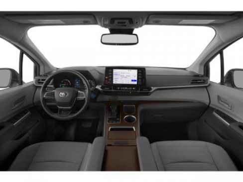 Used 2024 Toyota Sienna LE image 8