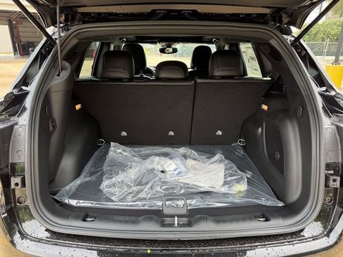 New 2025 Jeep Compass Latitude w/ Sun & Sound Group image 11