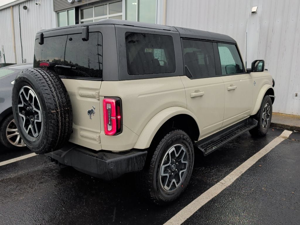 Used 2025 Ford Bronco Outer Banks AWD/4WD image 4