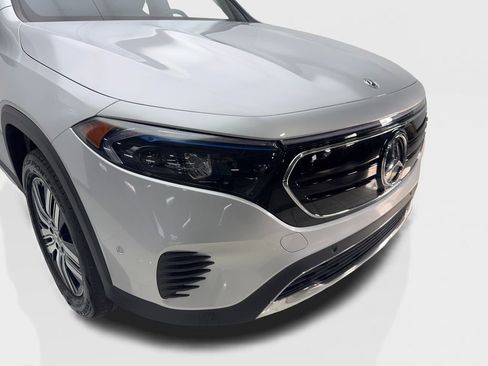 Used 2023 Mercedes-Benz EQB 300 4MATIC w/ Pinnacle Package image 17