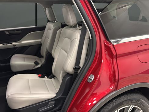 Used 2025 Lincoln Aviator AWD image 13
