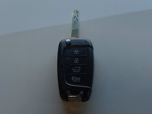 Used 2019 Hyundai Santa Fe SE image 32