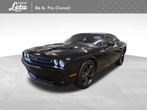 Used 2017 Dodge Challenger R/T image 1