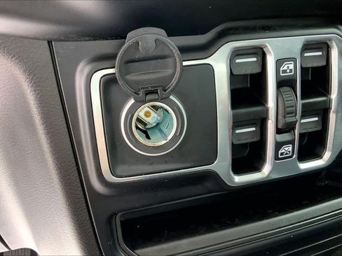 Used 2023 Jeep Gladiator Sport image 30