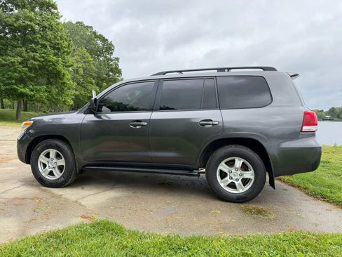 Used 2011 Toyota Land Cruiser w/ Upgrade Pkg AWD/4WD image 12