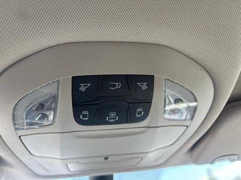 Used 2024 Chrysler Pacifica Touring-L FWD image 27