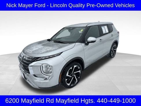 Used 2024 Mitsubishi Outlander SE image 3