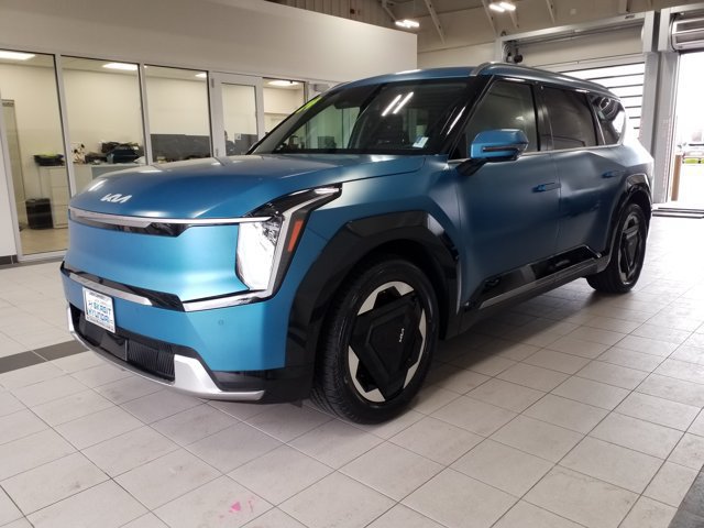 Used 2024 Kia EV9 Land AWD/4WD image 2