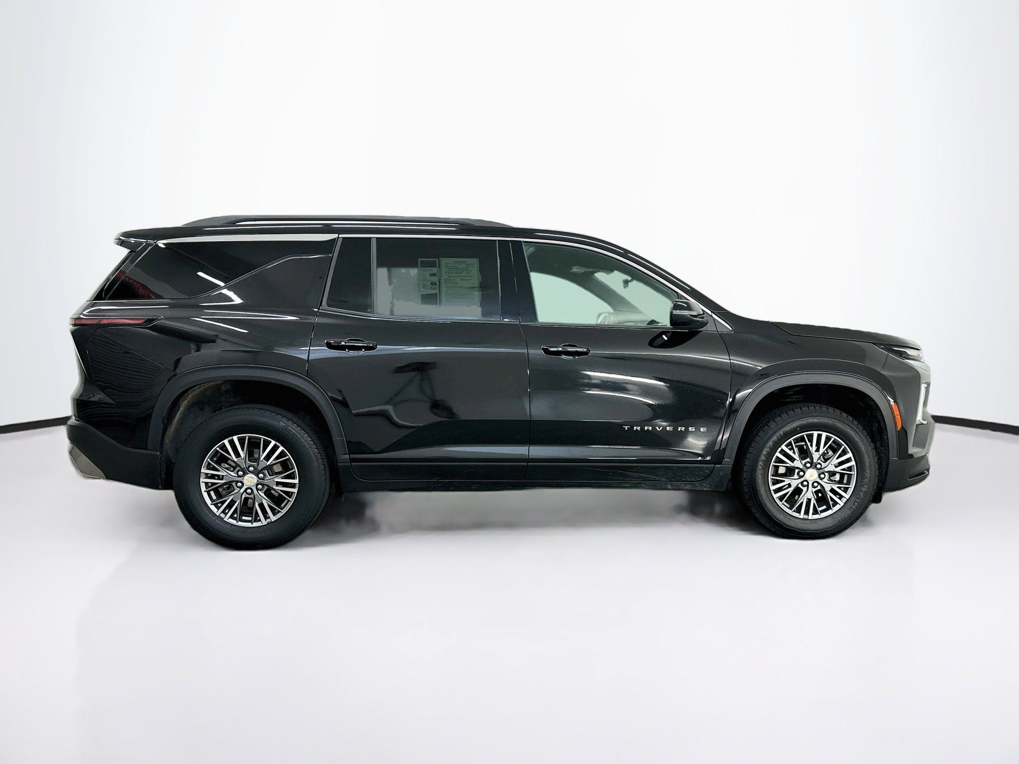 Used 2025 Chevrolet Traverse LT AWD/4WD image 10