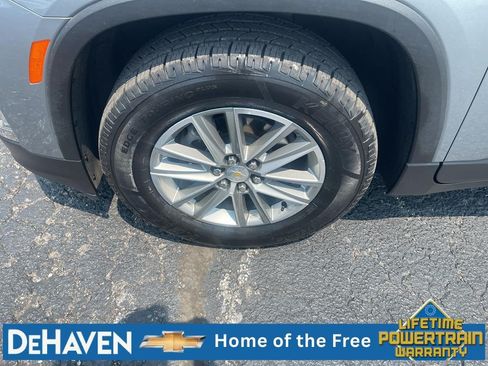 Used 2023 Chevrolet Traverse LT FWD image 10