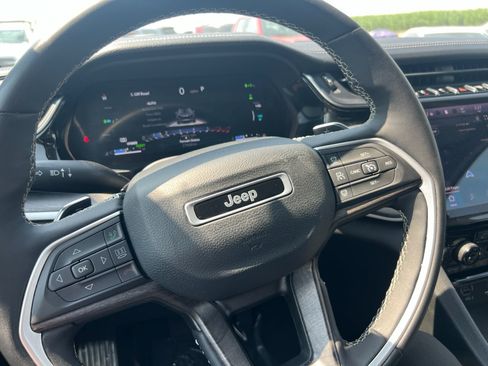 Used 2023 Jeep Grand Cherokee 4WD 4xe w/ Luxury Tech Group II image 11