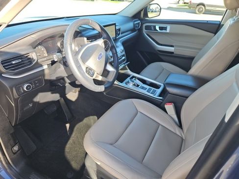 Used 2021 Ford Explorer XLT w/ Equipment Group 202A image 9