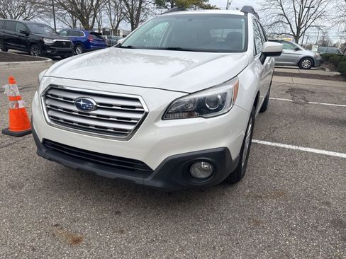 Used 2017 Subaru Outback 2.5i Premium image 3