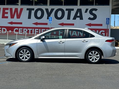 Used 2024 Toyota Corolla LE FWD image 2