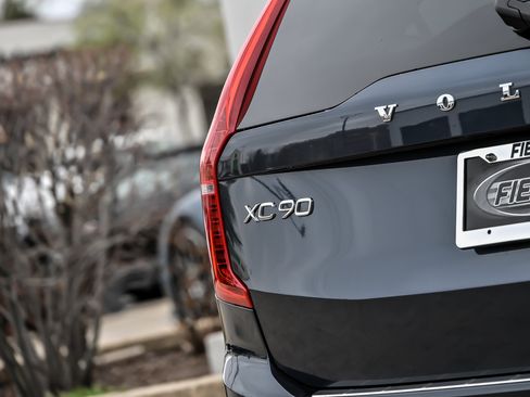 Used 2025 Volvo XC90 T8 Plus w/ Protection Package Premier image 17