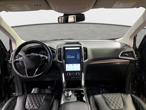 Used 2024 Ford Edge Titanium image 2