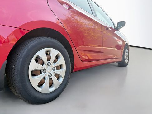 Used 2016 Hyundai Accent SE FWD image 7