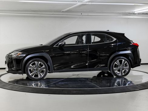 Used 2019 Lexus UX 250h w/ Premium Package image 2