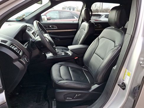 Used 2018 Ford Explorer XLT w/ Equipment Group 202A image 15