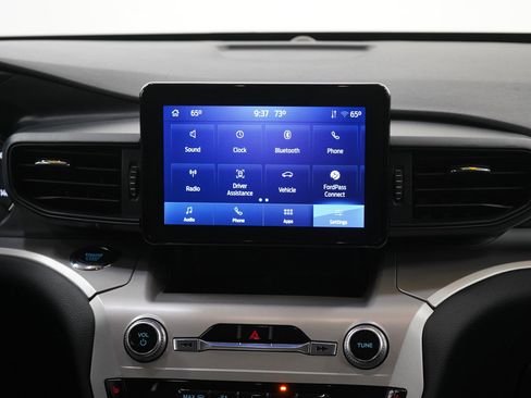 Used 2022 Ford Explorer XLT image 16