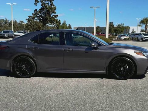 Used 2022 Toyota Camry XSE image 9