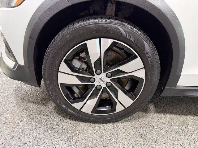 Used 2022 Volvo V60 T5 Cross Country w/ Advanced Package AWD/4WD image 29