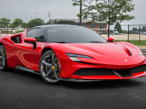 Used 2022 Ferrari SF90 Stradale AWD/4WD image 2