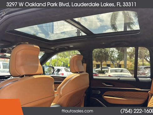 Used 2022 Jeep Grand Cherokee Summit w/ Luxury Tech Group V AWD/4WD image 35
