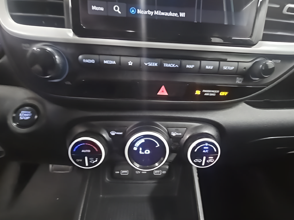 Used 2022 Hyundai Venue Limited FWD image 33